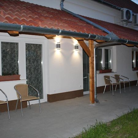 Czermann Holiday Inn Oroszlány Εξωτερικό φωτογραφία