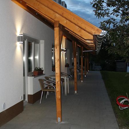 Czermann Holiday Inn Oroszlány Εξωτερικό φωτογραφία