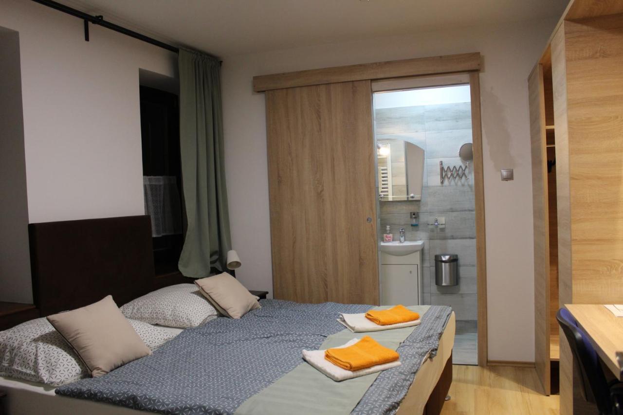 Czermann Holiday Inn Oroszlány Εξωτερικό φωτογραφία