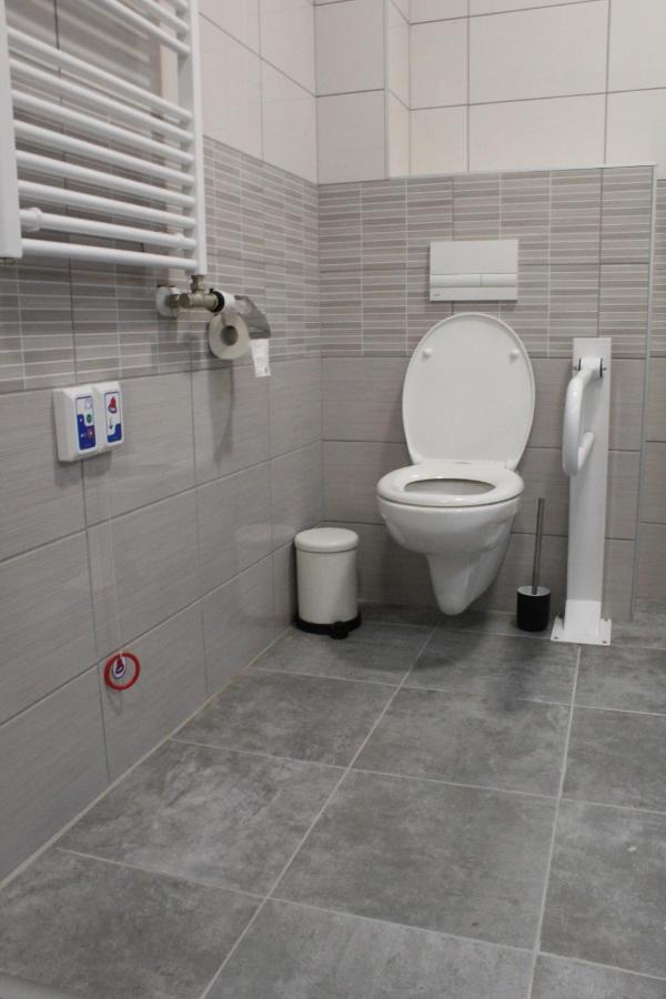 Czermann Holiday Inn Oroszlány Εξωτερικό φωτογραφία