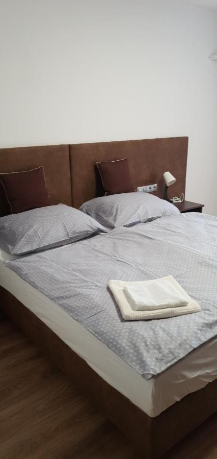 Czermann Holiday Inn Oroszlány Εξωτερικό φωτογραφία