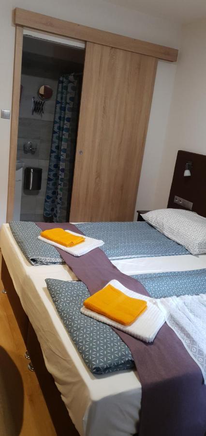 Czermann Holiday Inn Oroszlány Εξωτερικό φωτογραφία