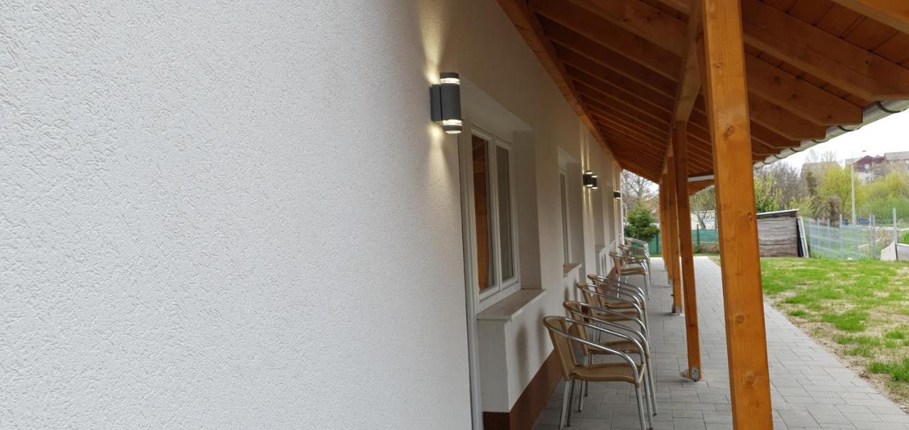 Czermann Holiday Inn Oroszlány Εξωτερικό φωτογραφία