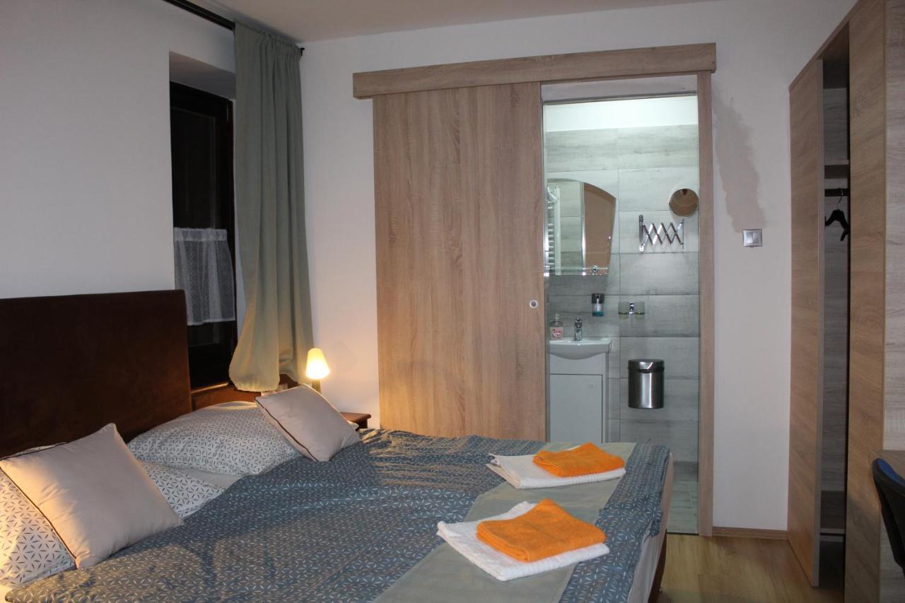 Czermann Holiday Inn Oroszlány Εξωτερικό φωτογραφία