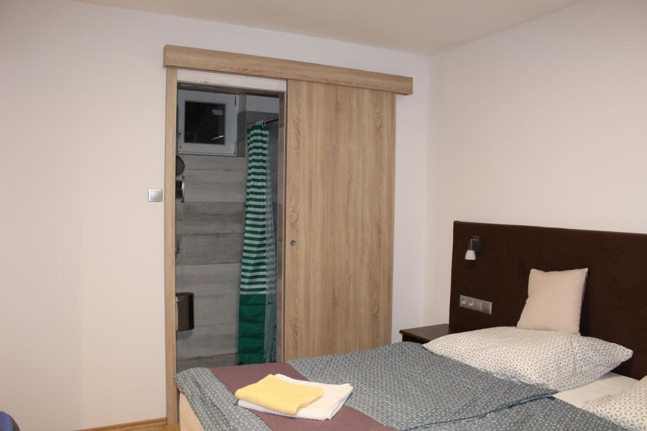 Czermann Holiday Inn Oroszlány Εξωτερικό φωτογραφία